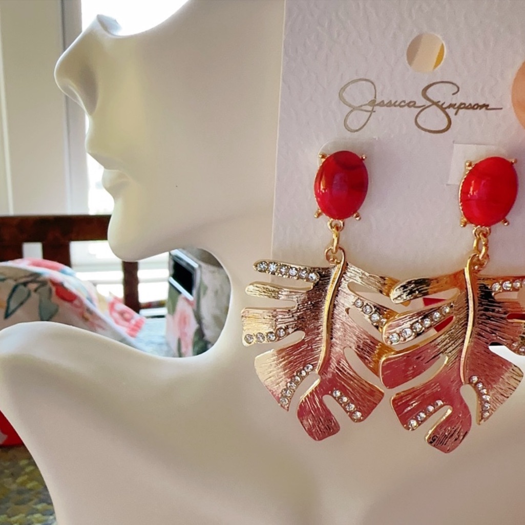 Jessica Simpson Gold Tone Leaves Diamonds Paved Red Diamonds Earrings 16$